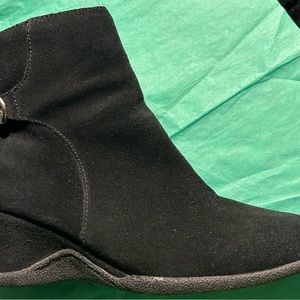Black Suede Boots sz 8                              PERFECT CONDITION $35